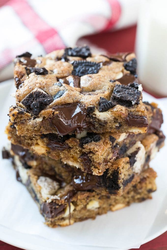 Cookies and Cream Bars Recipe | Oreo Bars | Blondie Recipe #chocolate #oreo #blondies #baking #cookies #jonep A stack of Oreo bars filled with Oreo cookies and chocolate chunks.