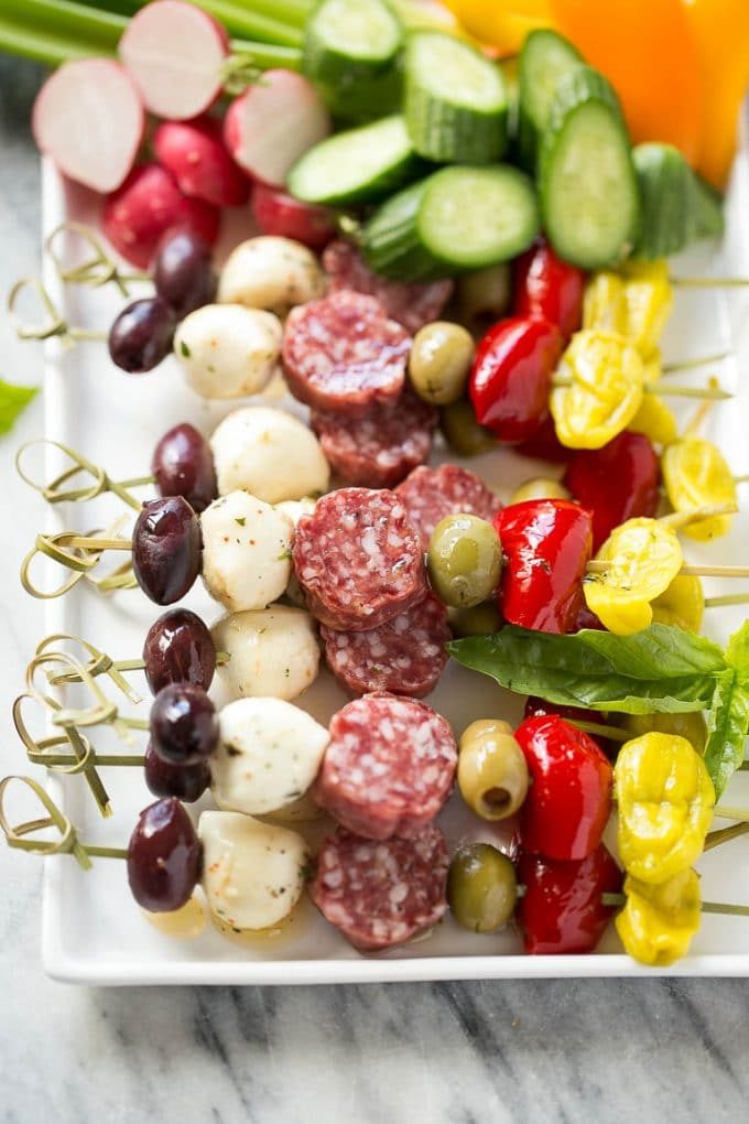 Antipasto Skewers Recipe | Easy Antipasto | Best Antipasto #antipasto #skewers #appetizer #jonep A tray of antipasto kabobs with meat, olives and vegetables.