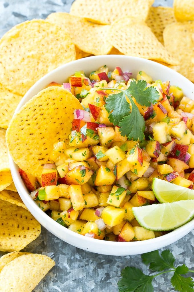 Peach Salsa | Fruit Salsa #peaches #salsa #dip #appetizer #jonep Peach salsa served with corn tortilla chips.