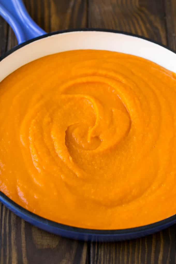Butternut Squash Pasta Recipe #pasta #squash #bacon #fall #dinner #jonep Creamy butternut squash sauce in a pan.
