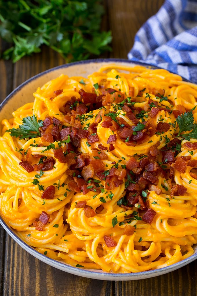 Butternut Squash Pasta Recipe #pasta #squash #bacon #fall #dinner #jonep A bowl of creamy butternut squash pasta topped with bacon.