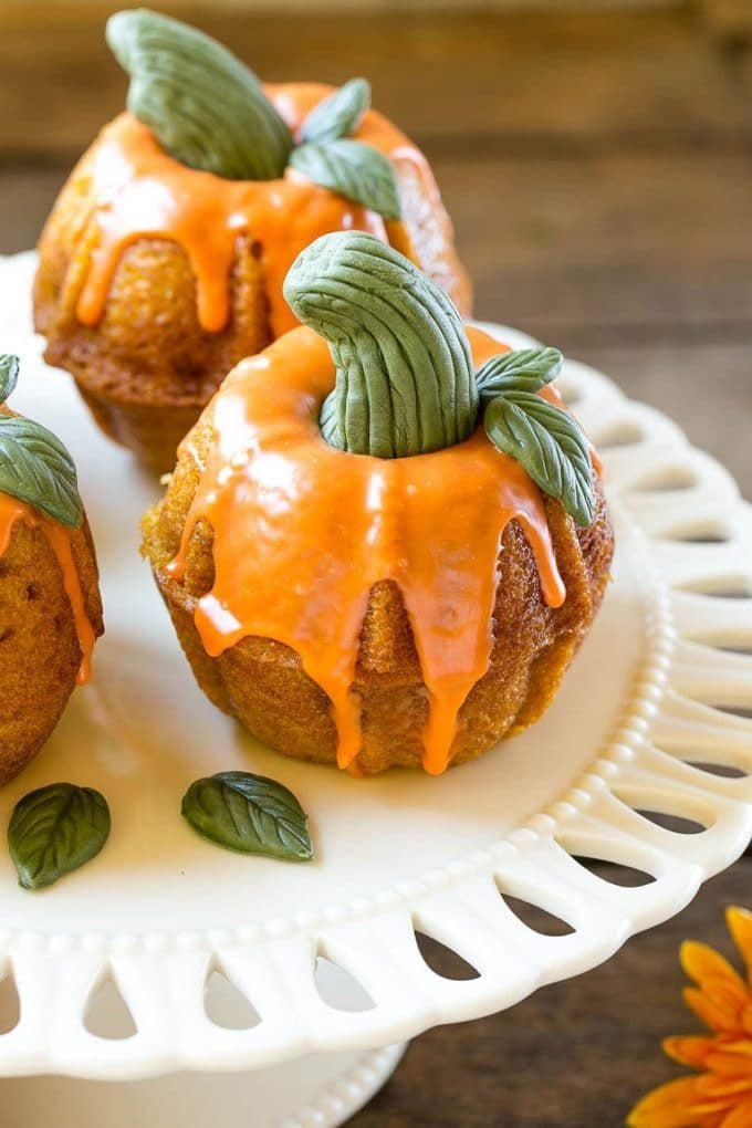 Pumpkin Spice Cake Recipe | Pumpkin Cake | Easy Pumpkin Cake | Thanksgiving Dessert #thanksgiving #pumpkin #cake #pumpkincake #spicecake #dessert #jonep #holiday A platter of pumpkin spice cakes decorated like pumpkins.