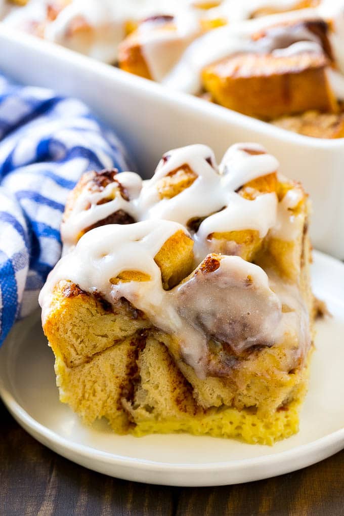 Cinnamon Roll French Toast Casserole | Cinnamon Roll French Toast Bake | Cinnamon Roll French Toast | Cinnamon French Toast #casserole #frenchtoast #cinnamonrolls #breakfast #jonep A slice of baked casserole topped with frosting.