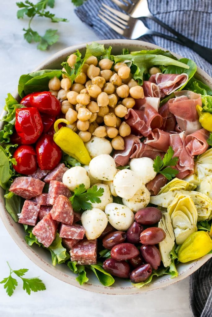 Antipasto Salad Recipe | Italian Salad | Main Course Salad | Antipasto Recipe #salad #salami #italianfood #dinner #lunch #jonep Antipasto salad made with salami, peppers, prosciutto, chickpeas and mozzarella.