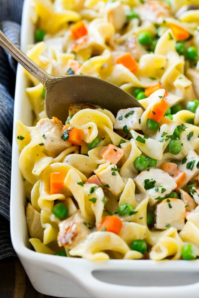 Chicken Noodle Casserole Recipe | Creamy Chicken Casserole | Cream of Chicken Soup Casserole | Noodle Casserole #casserole #chicken #noodles #dinner #pasta #jonep This simple chicken noodle casserole is a complete meal in one pan.
