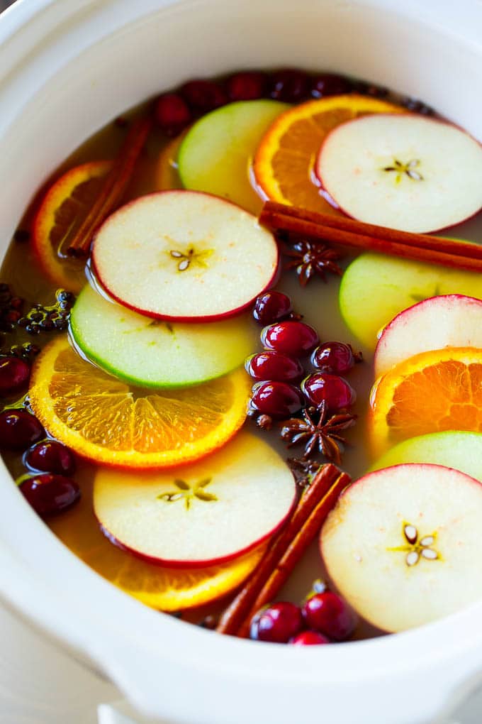 Slow Cooker Apple Cider | Mulled Apple Cider | Crockpot Apple Cider #cider #apple #applecider #drink #crockpot #slowcooker #jonep Slow cooker apple cider with oranges, apple slices, cinnamon sticks and cranberries.