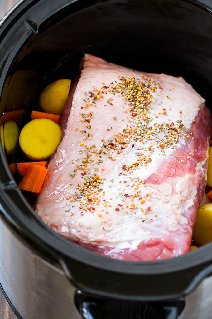 Slow Cooker Corned Beef Recipe | Crock Pot Corned Beef | Corned Beef and Cabbage #beef #cornedbeef #cabbage #potatoes #carrots #stpatricksday #irish #jonep A corned beef roast in a slow cooker with carrots and potatoes.