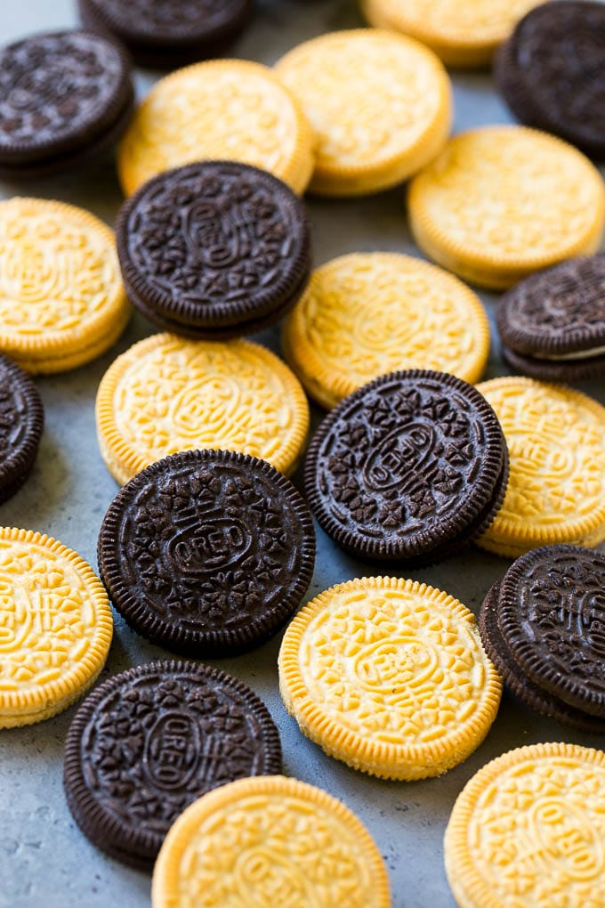 Chocolate Covered Oreos Recipe | Oreo Cookies | Chocolate Dipped Oreos #oreo #cookies #chocolate #sprinkles #dessert #jonep Chocolate and vanilla cookies.