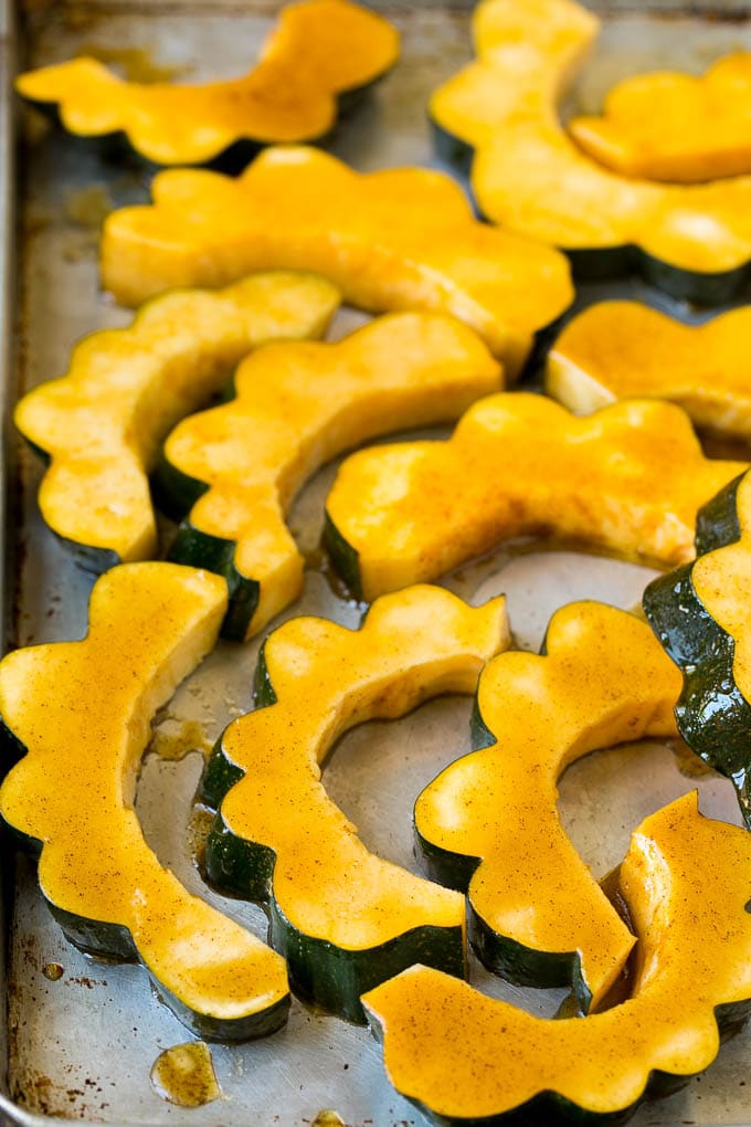 Roasted Acorn Squash | Acorn Squash Recipe #squash #winter #sidedish #dinner #jonep Acorn squash coated in a mixture of sugar, olive oil and seasonings.