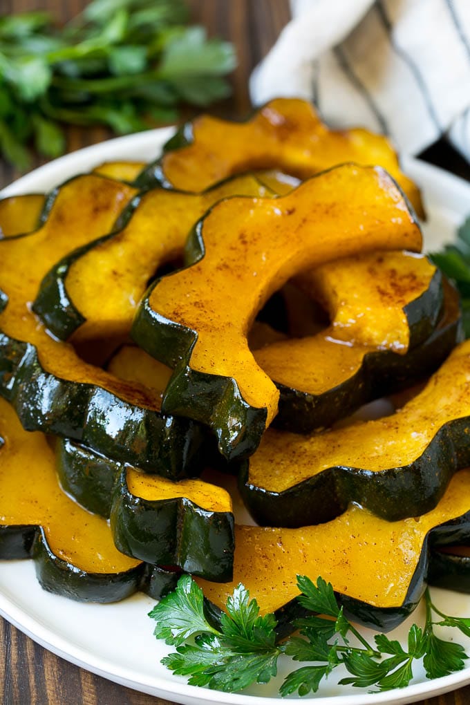 Roasted Acorn Squash | Acorn Squash Recipe #squash #winter #sidedish #dinner #jonep A serving plate of roasted acorn squash.