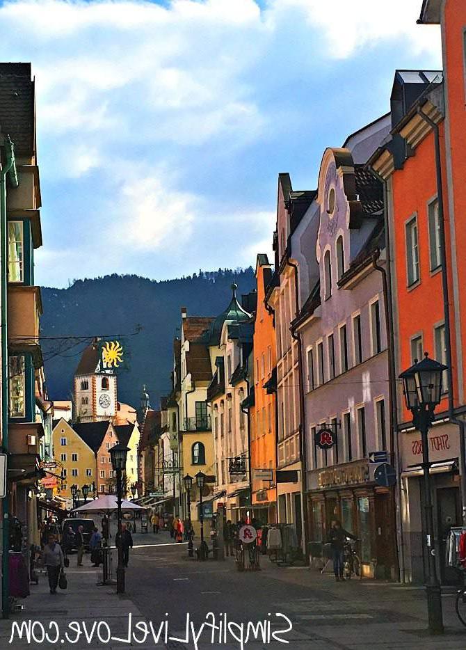Neuschwanstein is 'n ongelooflike sprokieskasteel in Hohenschwangau, Beiere, Duitsland en is so 'n magiese plek vir kinders en volwassenes ook. Hier is wat jy moet weet oor die besoek van Neuschwanstein met kinders op jou Europese Gesinsvakansie. dorpie Fussen Duitsland