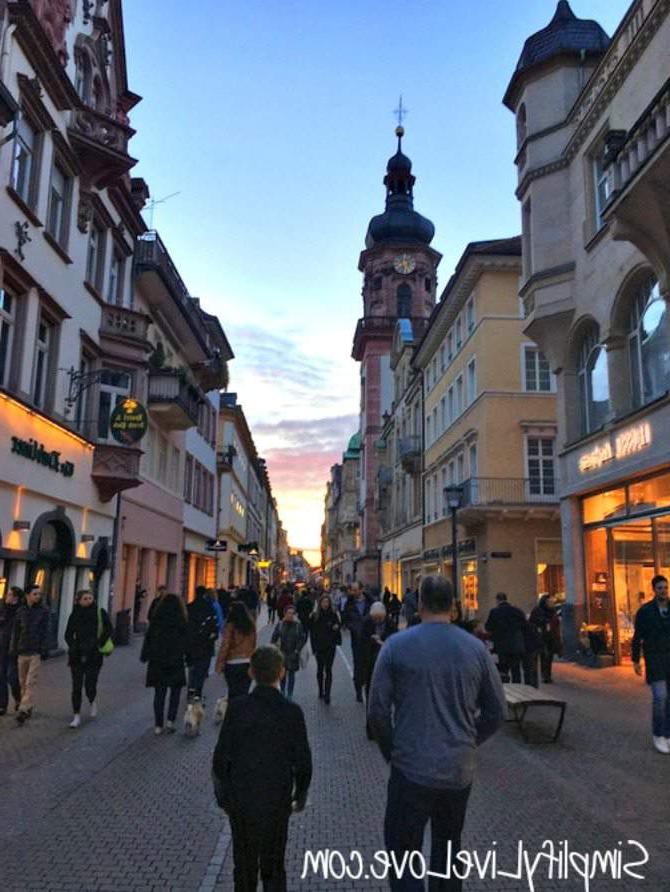 Heidelberg, Duitsland is 'n besoek werd op jou Europese vakansie! 15 Heidelberg Hauptstrasse in die nag