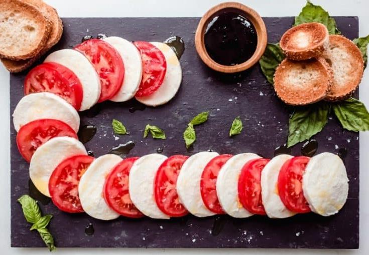 Πιατέλα Καπρέζε Ζαχαρωτό Μπαστούνι