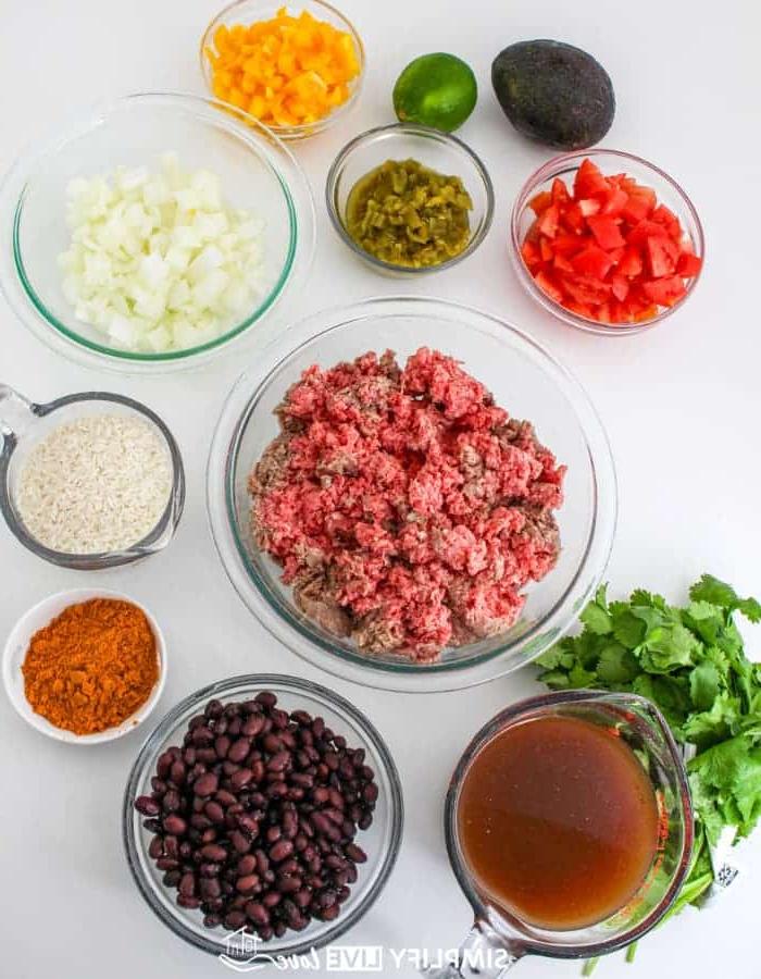 Vinnig en Maklik Eenpot Rys, Bone en Beesvleis Burritobak Resep 3 Bestanddele vir Gemaalde Beesvleis Burrito Bakke