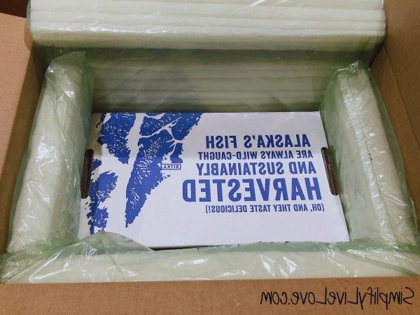 Kaasagtige Salm Pasta met Spinasie en Sampioene 3 sitka salmon in box with recyclable plastic liner and compostable foam