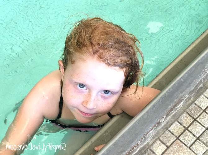 5 Water Oorlewingsvaardighede wat u Kinders Moet Ken
