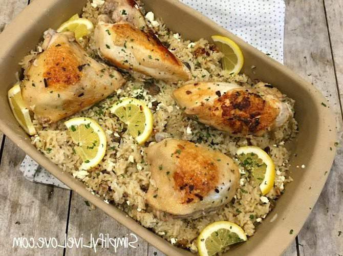 Instant Pot Hoender en Rys met Suurlemoen en Feta Kaas 3 Hierdie Instant Pot hoender en rys resep word verryk met ekstra geur van suurlemoen en fetakaas. Dit is 'n eenvoudige maaltyd om by jou weeksaand-kookplanne te voeg!