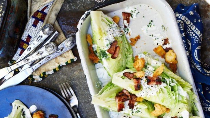 Ysbergslaai-wiggies met spek en croutons.