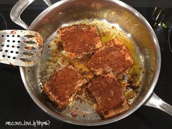Salm-Straattaco's Goedgekeur Deur 5/6 Van My Gesin 4 Salm braai in botter oor medium-hoë hitte