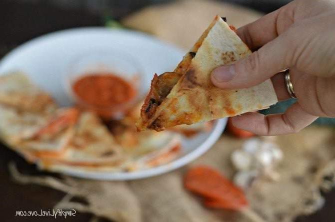 Maklike Pizzadilla Resep – Kindervriendelike Aandete in 'n Japtrap 4 Maklike Pizzadilla Resep - Kindervriendelike Aandete vir die hele gesin