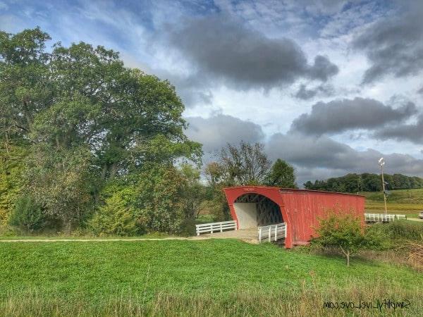 Besoek die Madison County Brûe en Meer Pret in Winterset Iowa! 4 Hogback brug bedekte brûe van madison county
