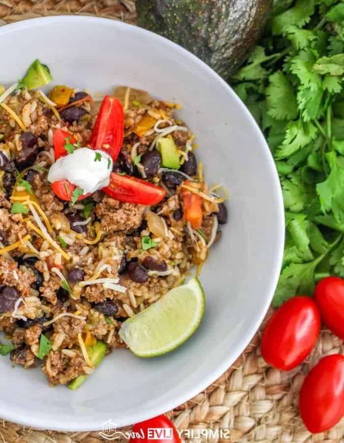Vinnig en Maklik Eenpot Rys, Bone en Beesvleis Burritobak Resep 5 Finale bord vol eenpot burrito bak
