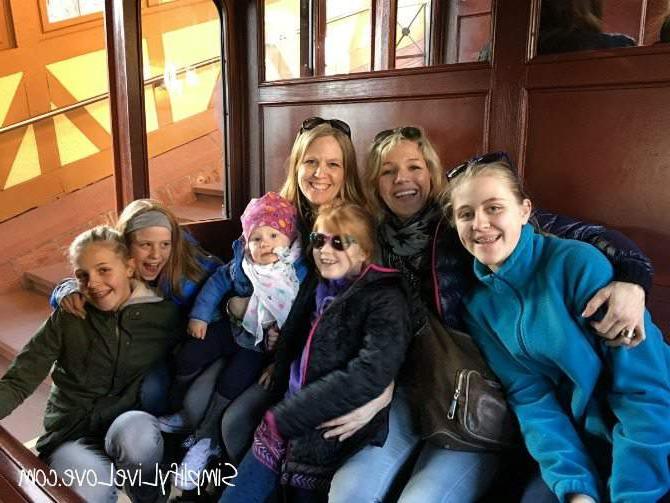 Heidelberg, Duitsland is 'n besoek werd op jou Europese vakansie! 5 Goeie vriende op die Heidelberg Bergbahn