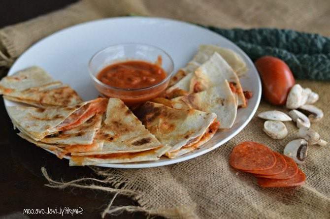 Maklike Pizzadilla Resep – Kindervriendelike Aandete in 'n Japtrap 5 Maklike Pizzadilla Resep - Kindervriendelike Aandete van SimplifyLiveLove