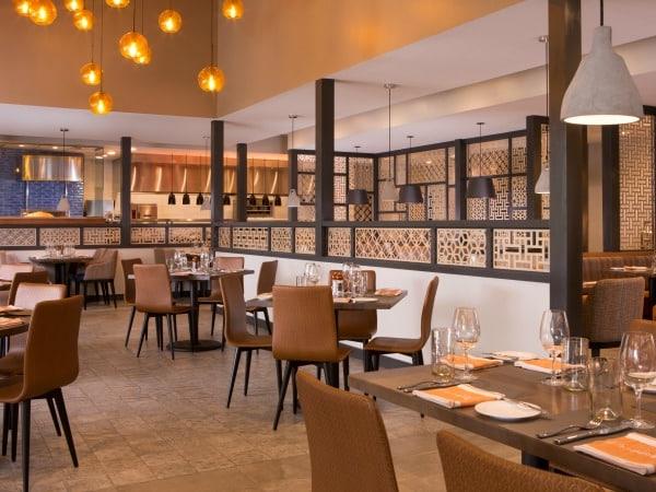 7 Λόγοι που η Οικογένειά σας θα λατρέψει το Grove Resort Orlando 6 Εστιατόριο Valencia στο The Grove Resort