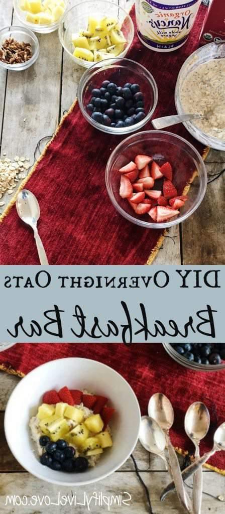 Hierdie DIY oornag hawermout bar kry 'n voedsame en heerlike ontbyt binne minute op die tafel sodat jou kinders tyd sal hê om te eet voordat hulle skool toe gaan. Die beste deel is, dit is volledig aanpasbaar sodat elkeen kry waarvan hulle hou.