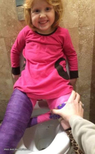 going to the bathroom in the reclining spica cast
