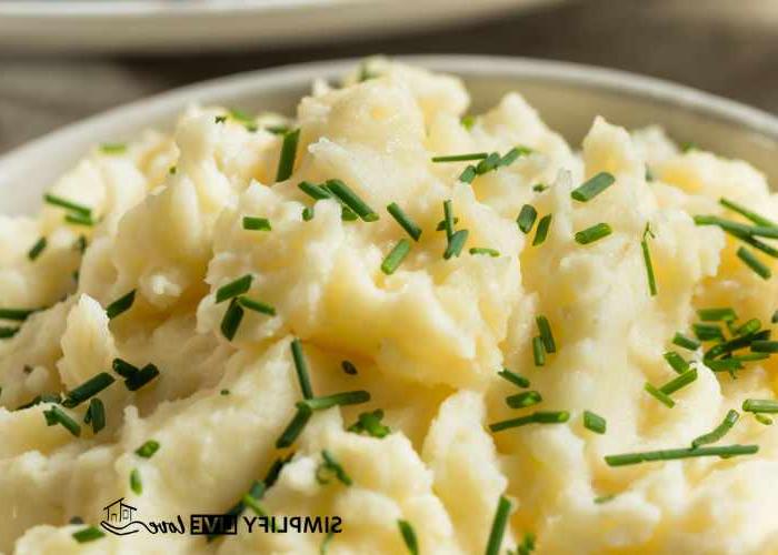 Τέλειος Instant Pot Πουρές Πατάτας (+ Συμβουλές Κατάψυξης & Αναθέρμανσης) 5 Μπολ με πουρέ πατάτας πασπαλισμένο με φρέσκο πράσινο σχοινόπρασο