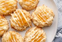 Piña Colada Macaroon Delights