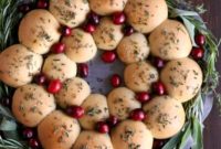 Festive Pull Apart Dinner Roll Centerpiece