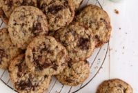 Chewy Flourless Oatmeal Chocolate Chunk Cookies