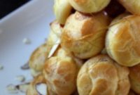 Crunchy Almond Croquembouche