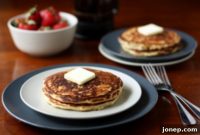 Fluffy Small Batch Buttermilk Pancakes