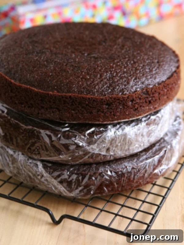 How to store and freeze cake layers from completelydelicious.com