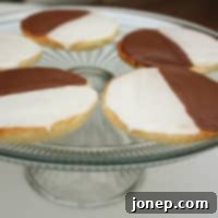 Yin Yang Cookie 2 Black and White Cookies recipe image
