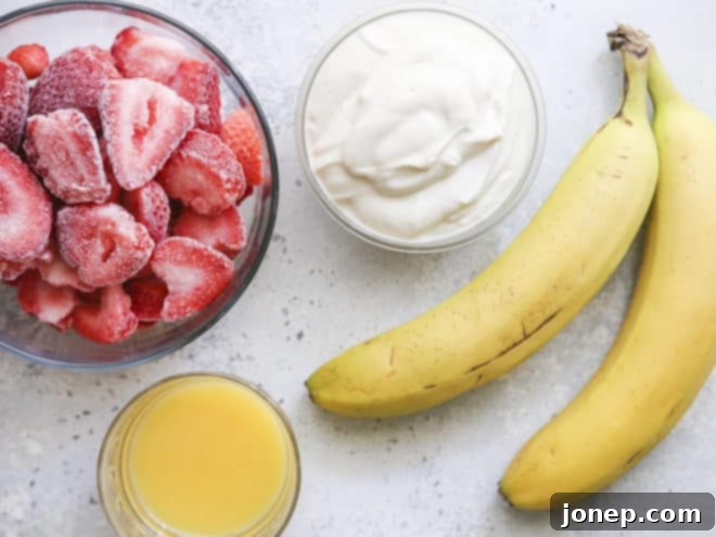 4 ingredients for strawberry banana smoothie