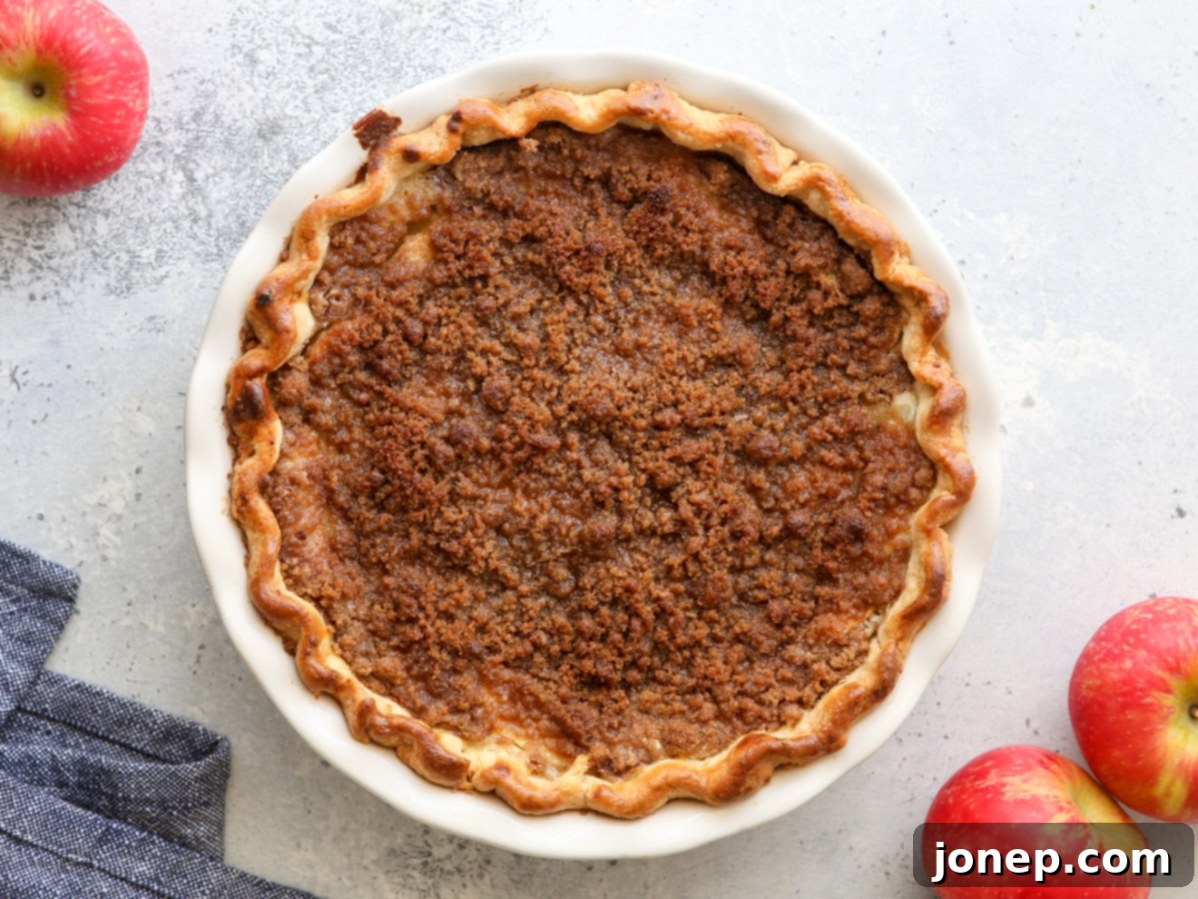 sour cream apple pie baked