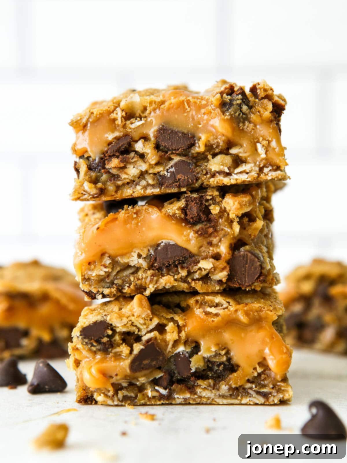 Golden Caramel Chocolate Chip Oat Squares 13 featured 43308